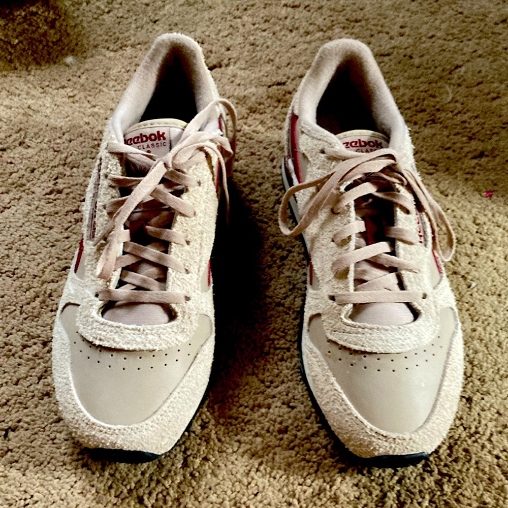 NWOT Reebok Classic Sneakers 6.5